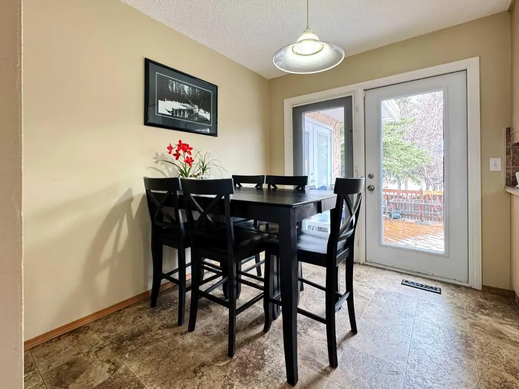 2409 20 Street N Lethbridge AB T1H 4T9