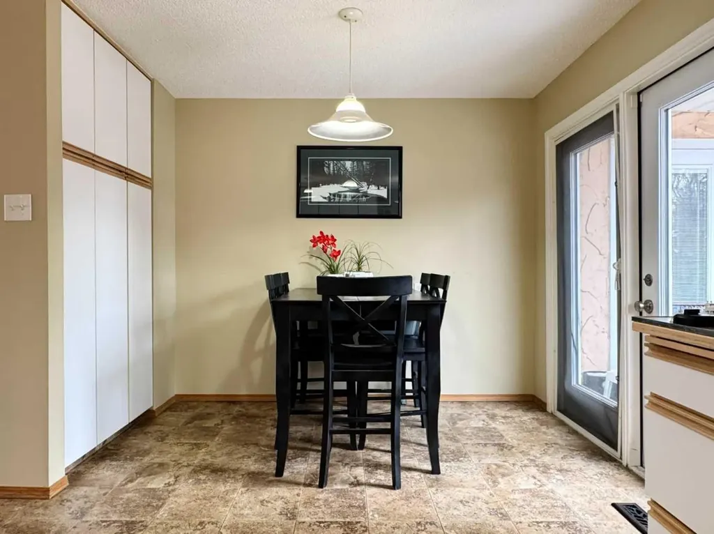 2409 20 Street N Lethbridge AB T1H 4T9
