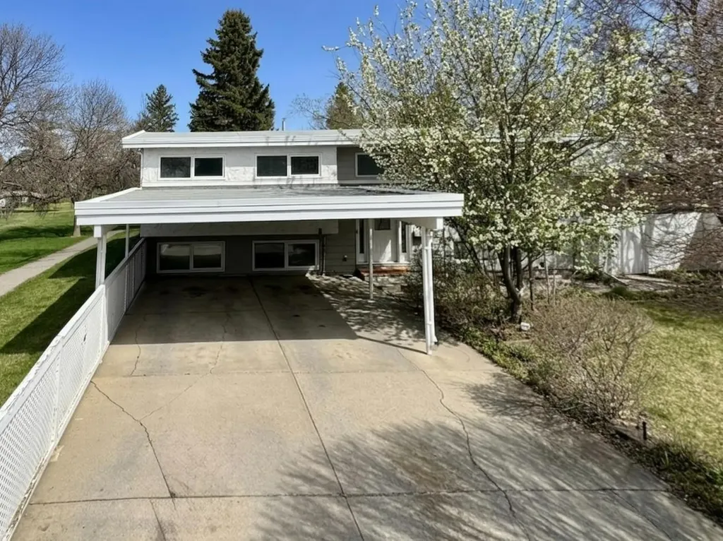 2409 20 Street N Lethbridge AB T1H 4T9