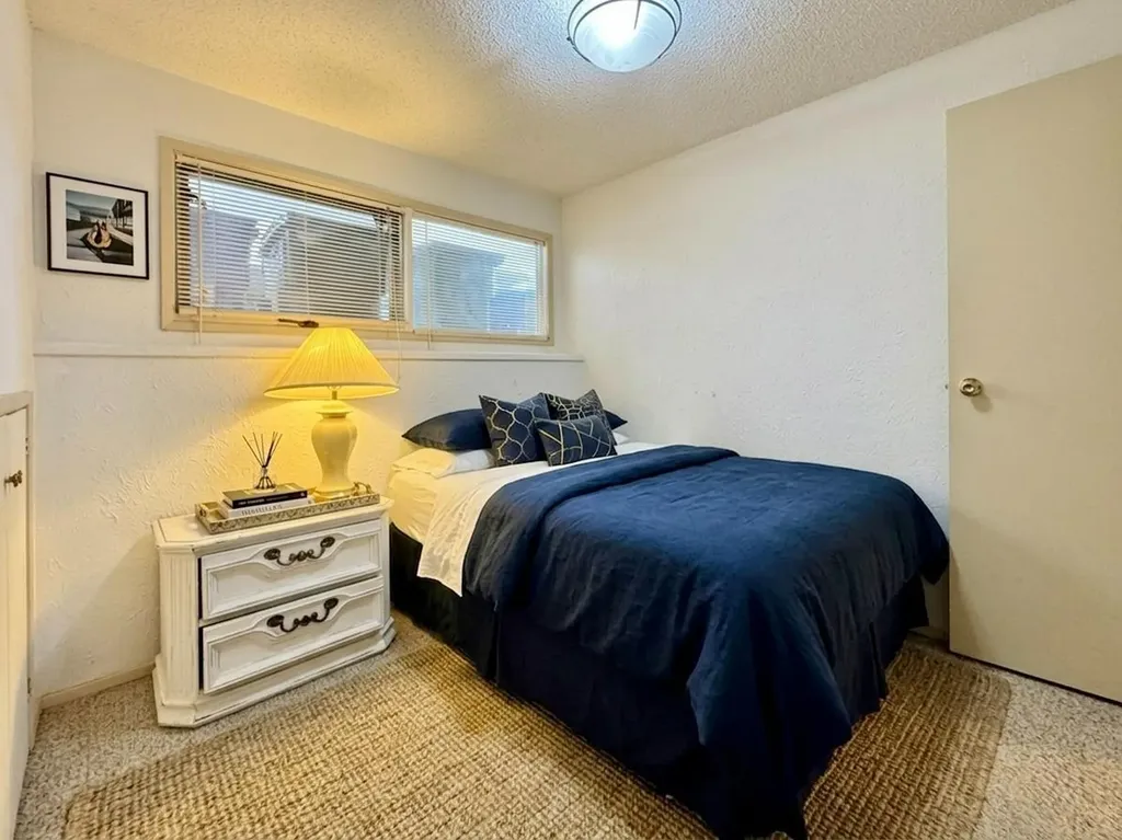 2409 20 Street N Lethbridge AB T1H 4T9
