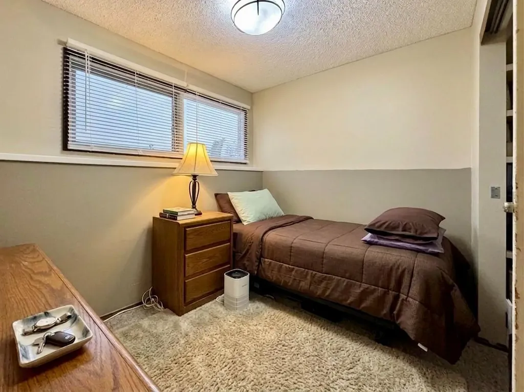 2409 20 Street N Lethbridge AB T1H 4T9