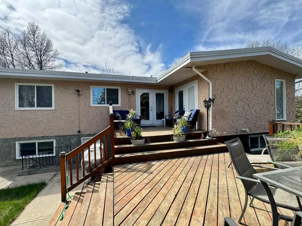 2409 20 Street N Lethbridge AB T1H 4T9