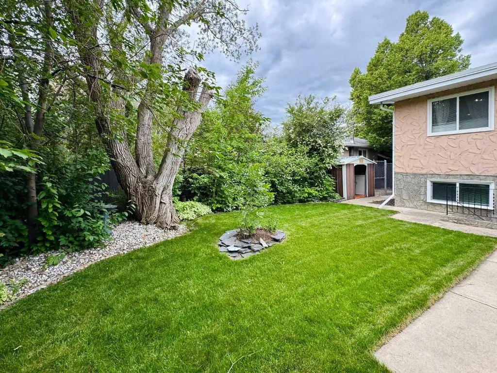 2409 20 Street N Lethbridge AB T1H 4T9