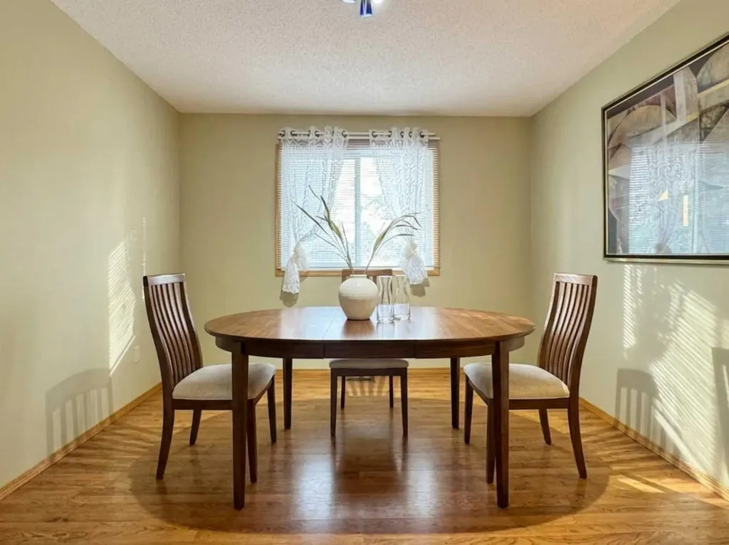 2409 20 Street N Lethbridge AB T1H 4T9