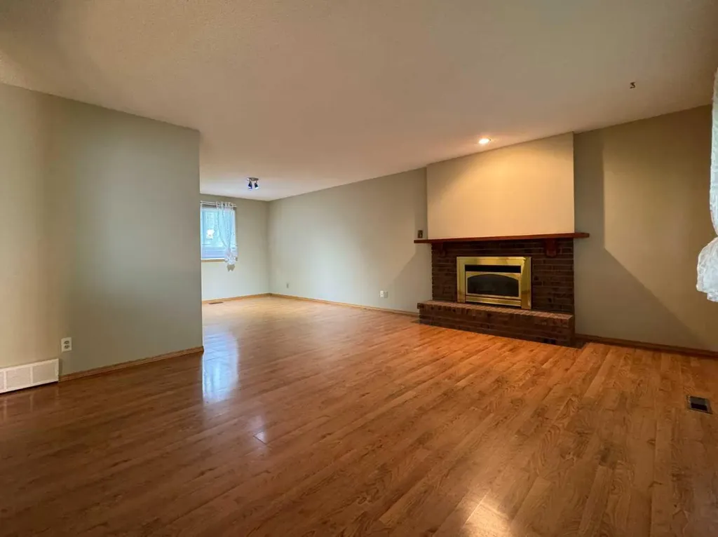 2409 20 Street N Lethbridge AB T1H 4T9