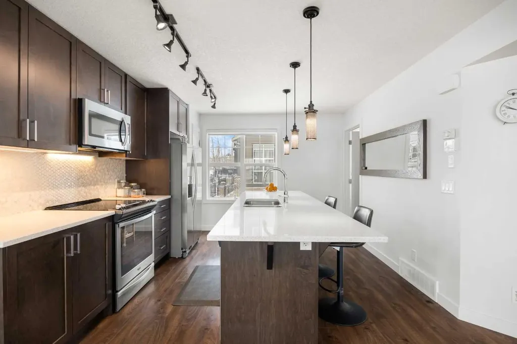 111 Evanscrest Gardens NW Calgary AB T3P 0S1