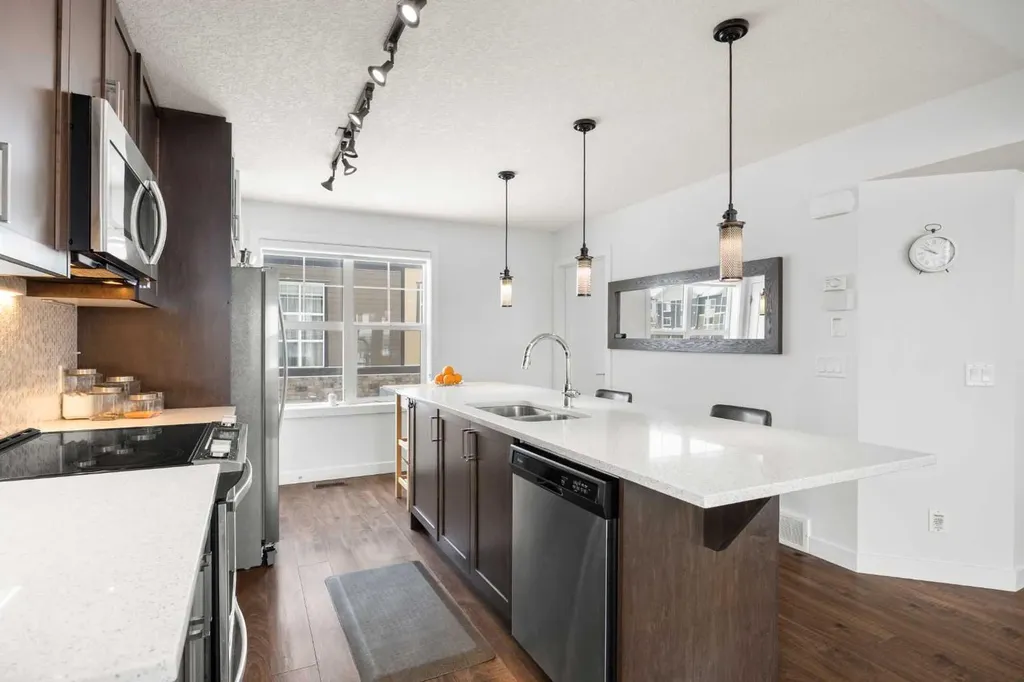 111 Evanscrest Gardens NW Calgary AB T3P 0S1
