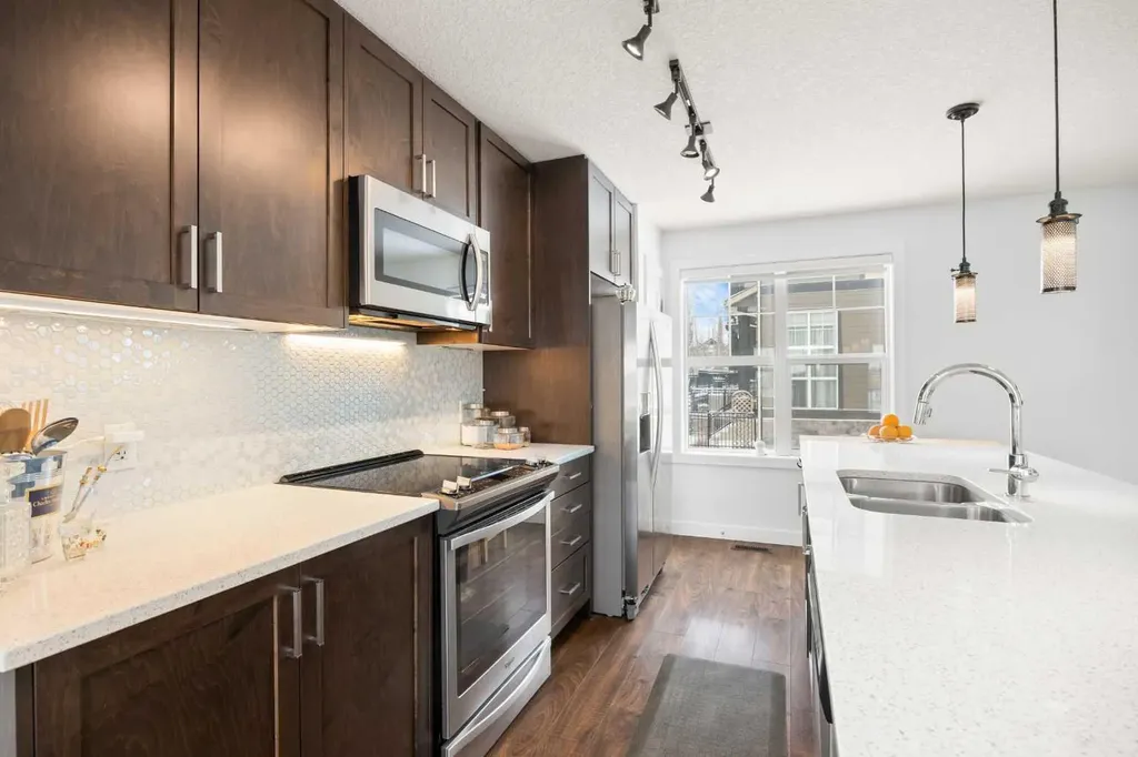 111 Evanscrest Gardens NW Calgary AB T3P 0S1