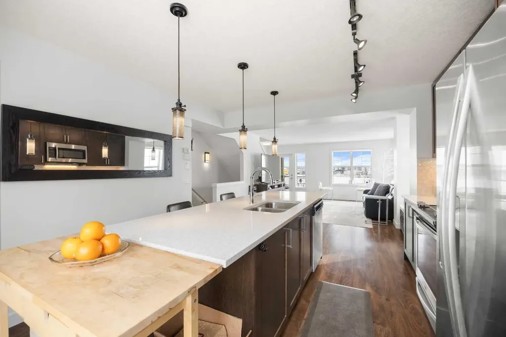 111 Evanscrest Gardens NW Calgary AB T3P 0S1