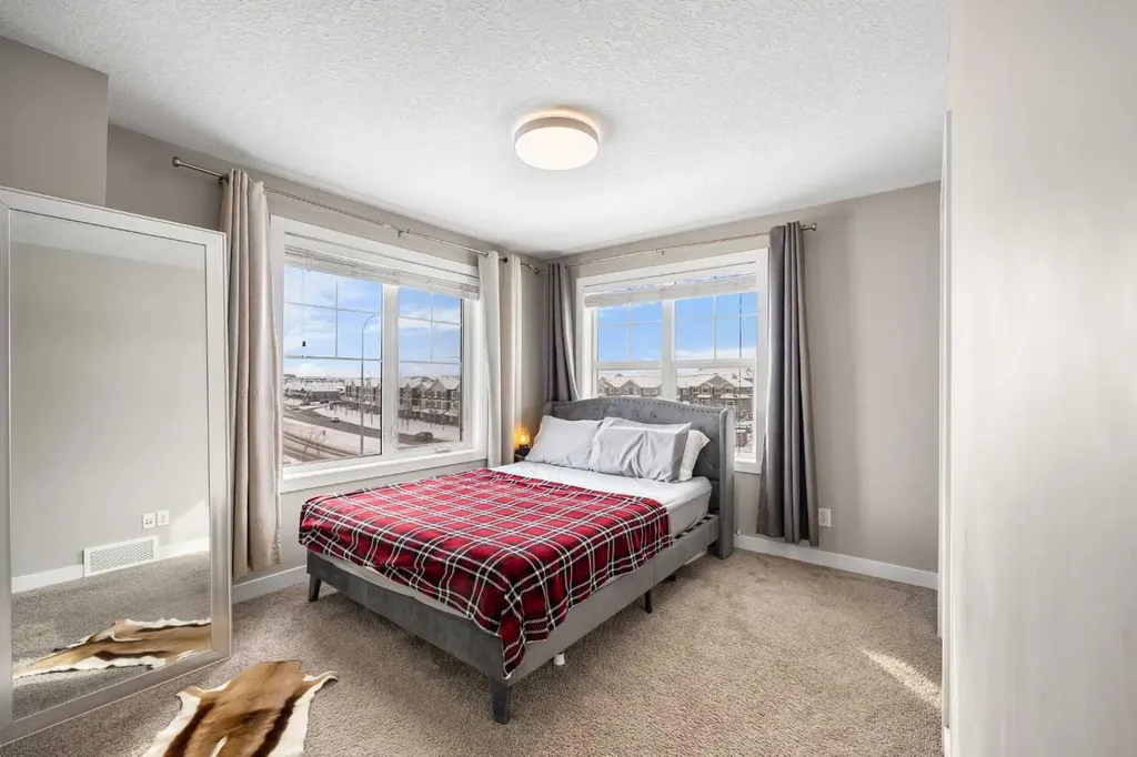 111 Evanscrest Gardens NW Calgary AB T3P 0S1