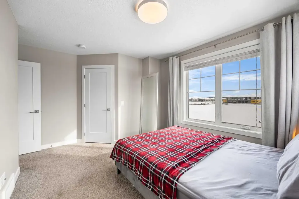 111 Evanscrest Gardens NW Calgary AB T3P 0S1