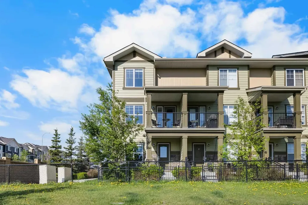 111 Evanscrest Gardens NW Calgary AB T3P 0S1