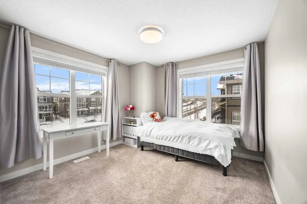 111 Evanscrest Gardens NW Calgary AB T3P 0S1