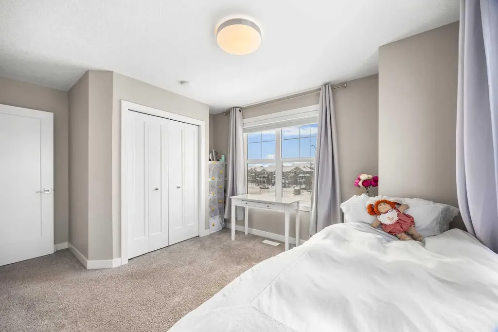 111 Evanscrest Gardens NW Calgary AB T3P 0S1