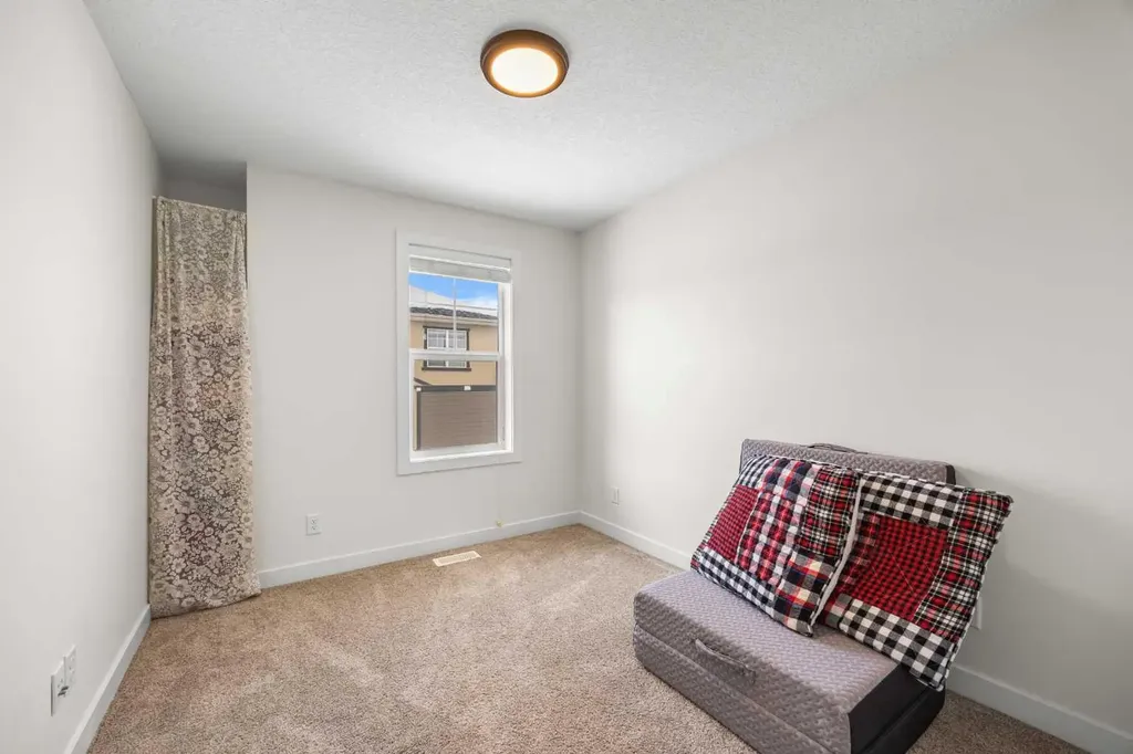 111 Evanscrest Gardens NW Calgary AB T3P 0S1
