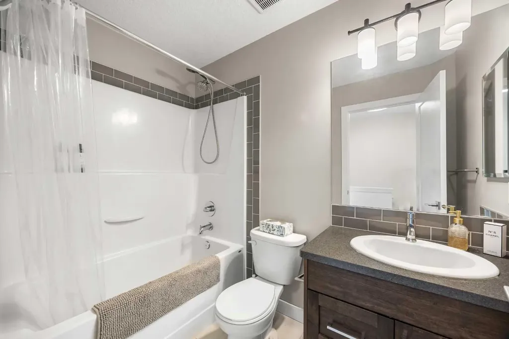 111 Evanscrest Gardens NW Calgary AB T3P 0S1