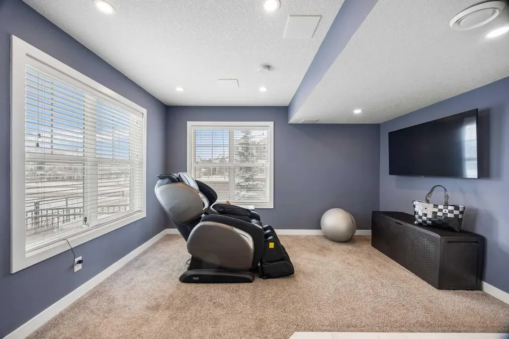 111 Evanscrest Gardens NW Calgary AB T3P 0S1