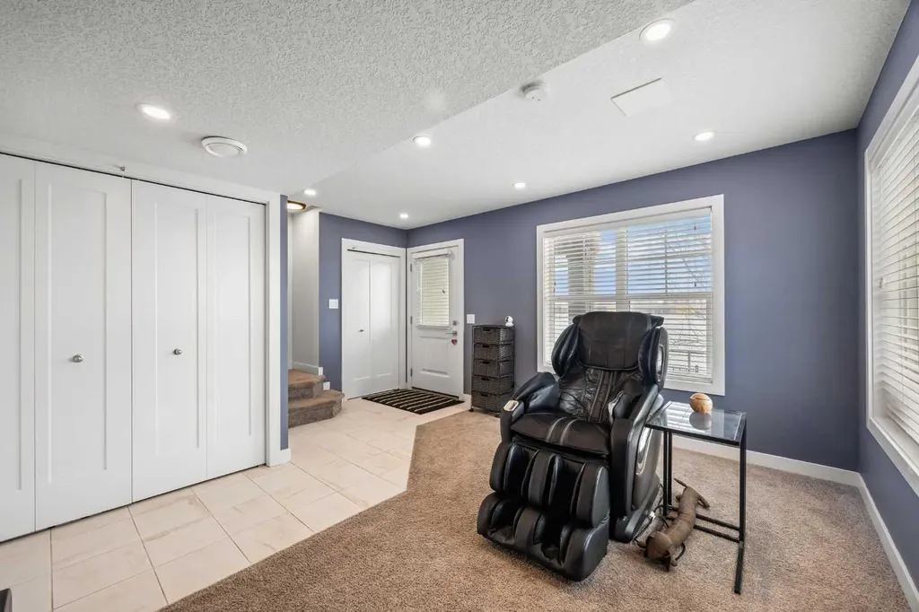 111 Evanscrest Gardens NW Calgary AB T3P 0S1