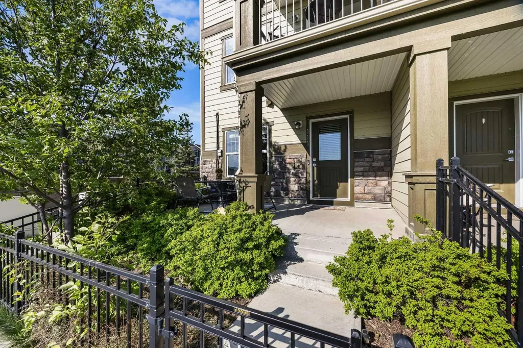 111 Evanscrest Gardens NW Calgary AB T3P 0S1