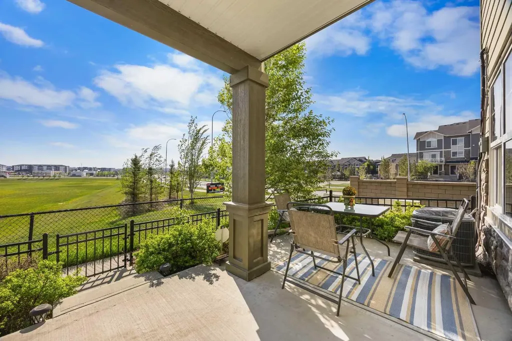 111 Evanscrest Gardens NW Calgary AB T3P 0S1