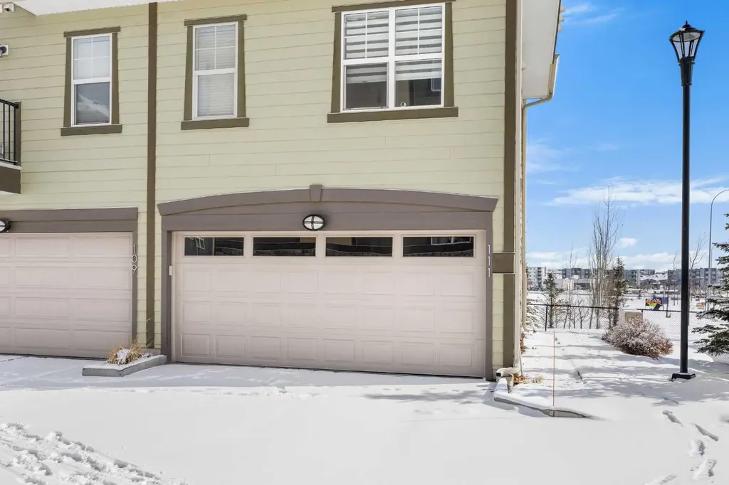 111 Evanscrest Gardens NW Calgary AB T3P 0S1