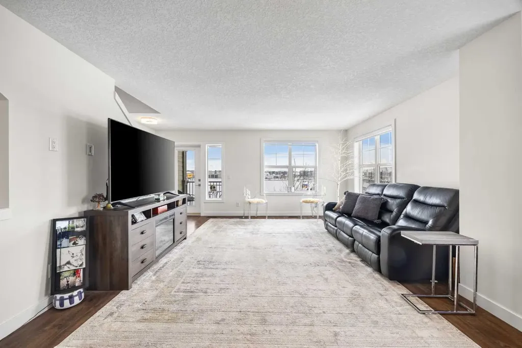 111 Evanscrest Gardens NW Calgary AB T3P 0S1