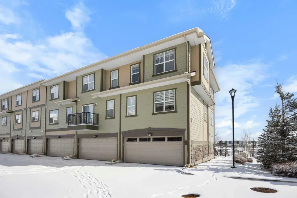 111 Evanscrest Gardens NW Calgary AB T3P 0S1