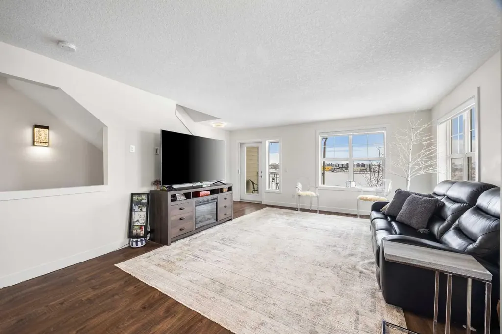 111 Evanscrest Gardens NW Calgary AB T3P 0S1