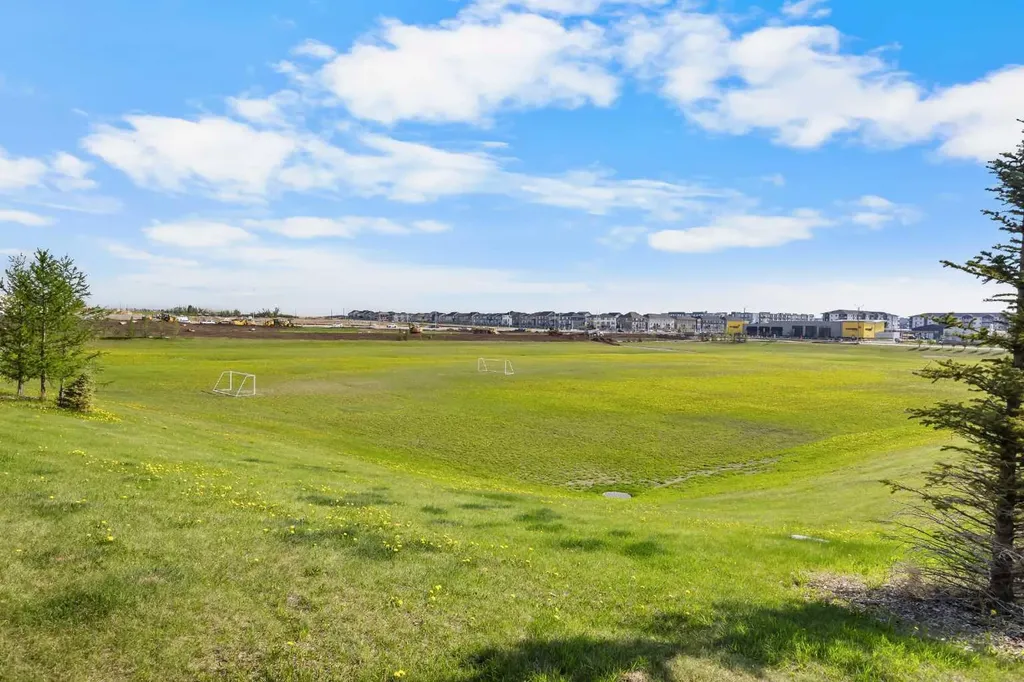 111 Evanscrest Gardens NW Calgary AB T3P 0S1