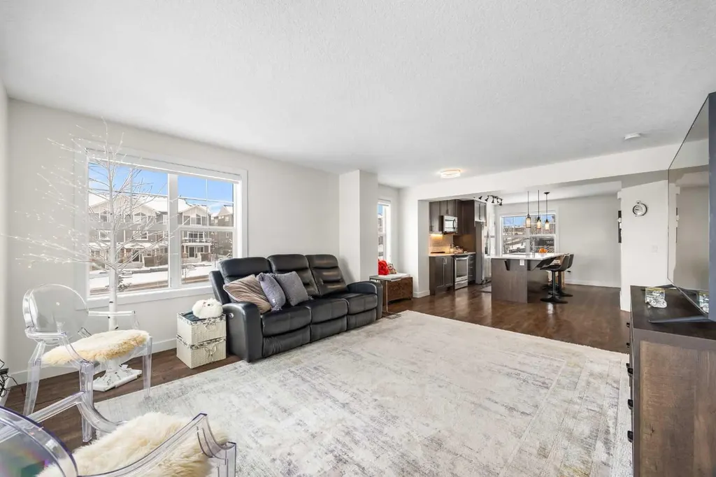 111 Evanscrest Gardens NW Calgary AB T3P 0S1
