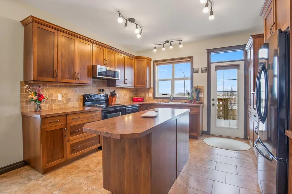 7135 Henner's Road Lacombe AB T4L0C3