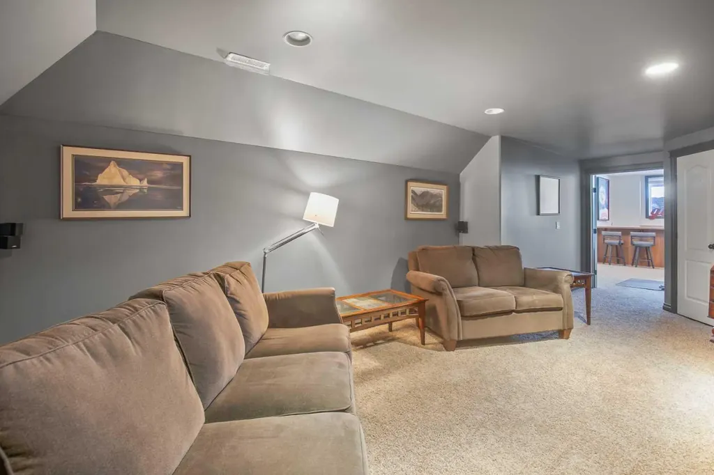7135 Henner's Road Lacombe AB T4L0C3