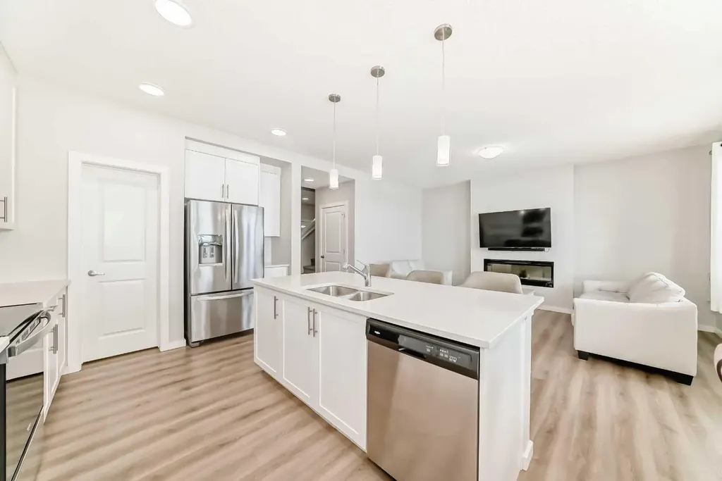 464 Lawthorn Way SE Airdrie AB T4A 3M8