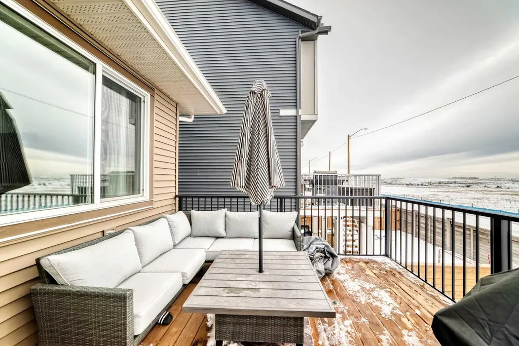 464 Lawthorn Way SE Airdrie AB T4A 3M8