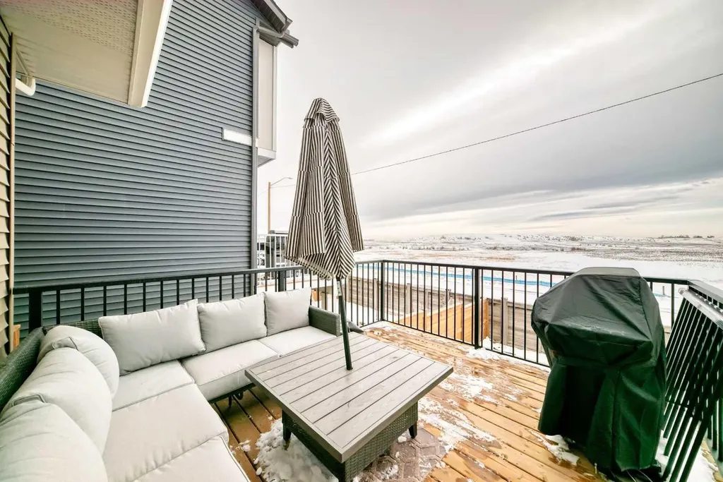464 Lawthorn Way SE Airdrie AB T4A 3M8