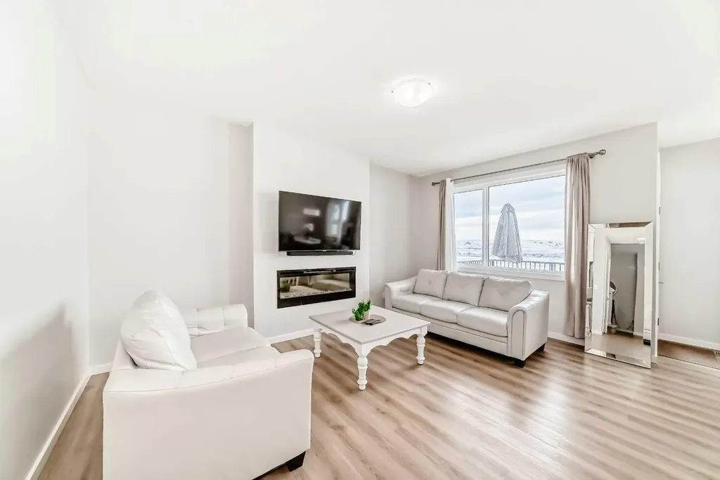 464 Lawthorn Way SE Airdrie AB T4A 3M8