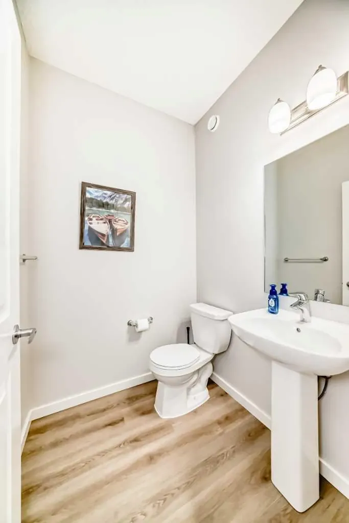 464 Lawthorn Way SE Airdrie AB T4A 3M8