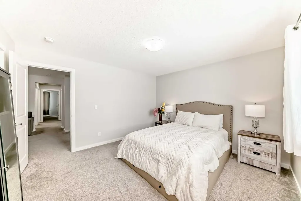 464 Lawthorn Way SE Airdrie AB T4A 3M8