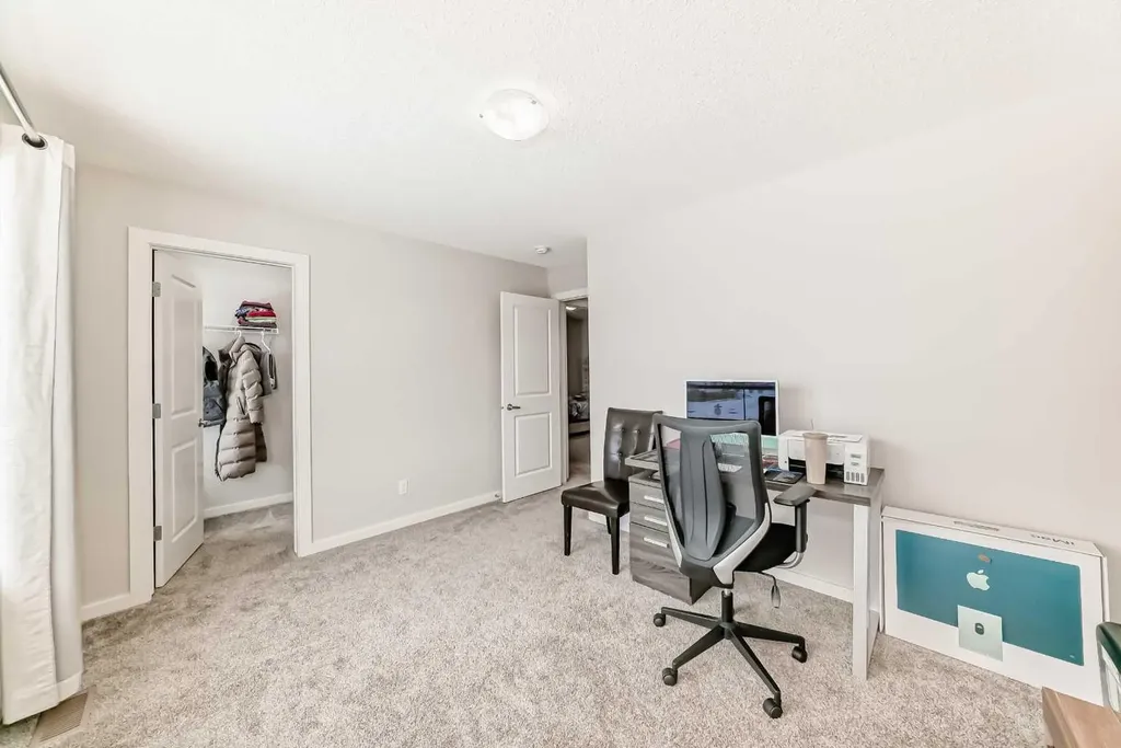 464 Lawthorn Way SE Airdrie AB T4A 3M8