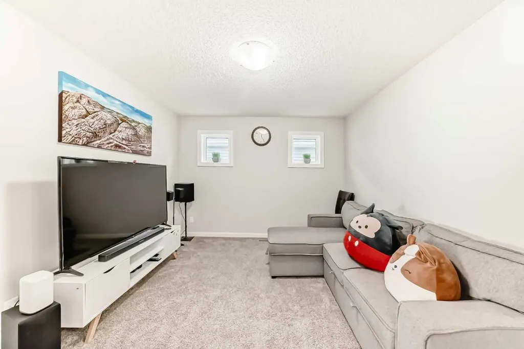 464 Lawthorn Way SE Airdrie AB T4A 3M8