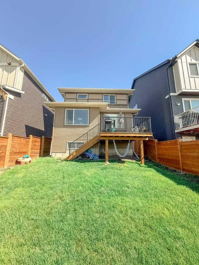 464 Lawthorn Way SE Airdrie AB T4A 3M8