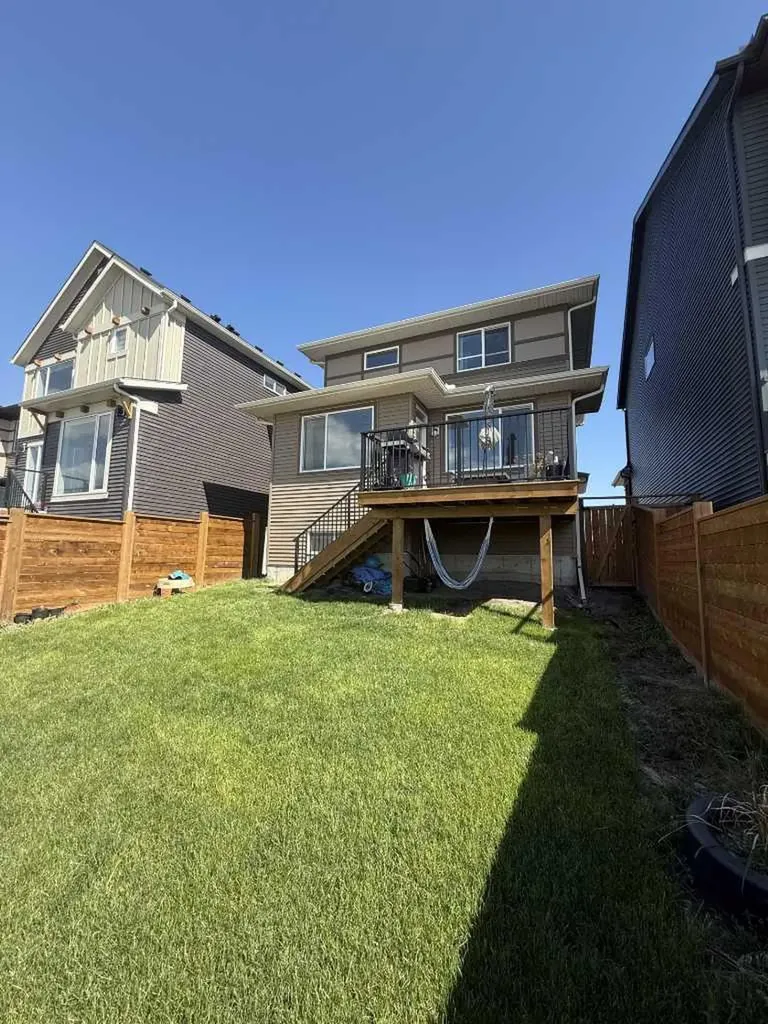 464 Lawthorn Way SE Airdrie AB T4A 3M8