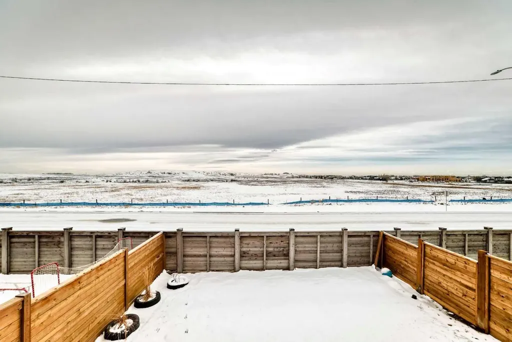 464 Lawthorn Way SE Airdrie AB T4A 3M8