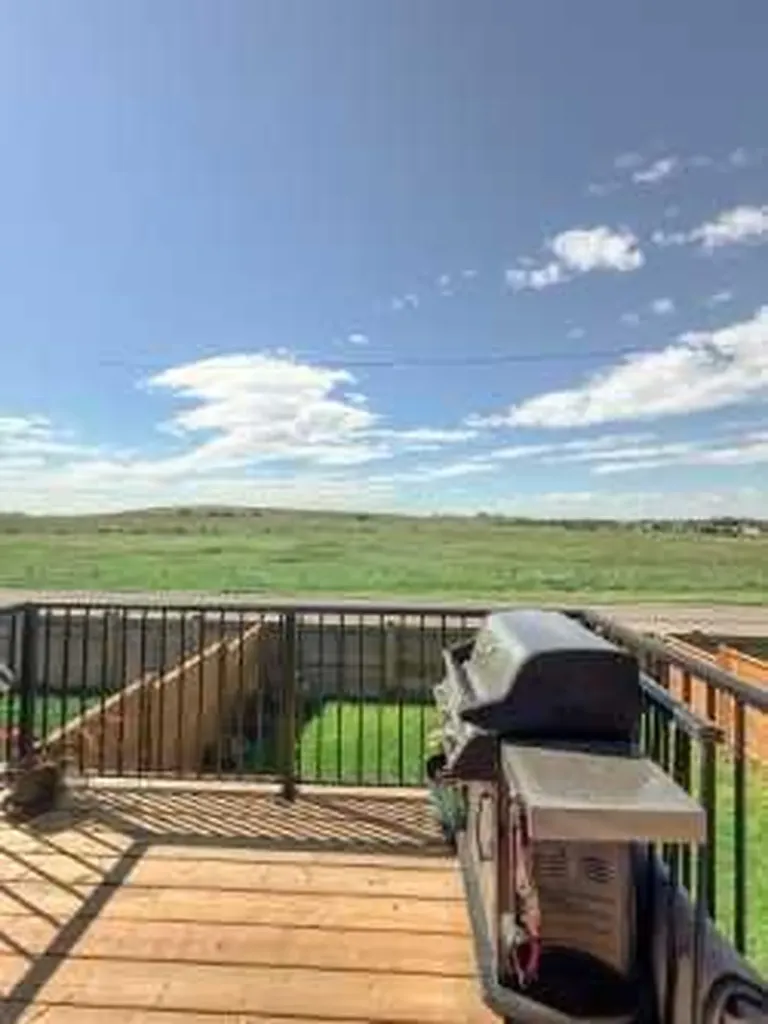 464 Lawthorn Way SE Airdrie AB T4A 3M8