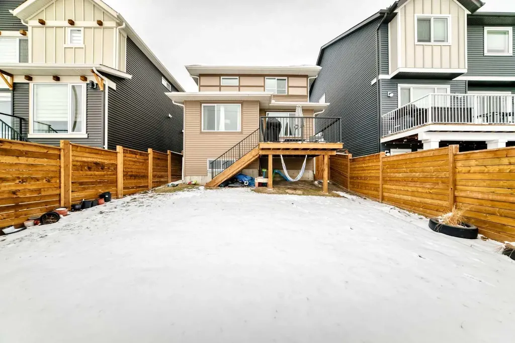 464 Lawthorn Way SE Airdrie AB T4A 3M8