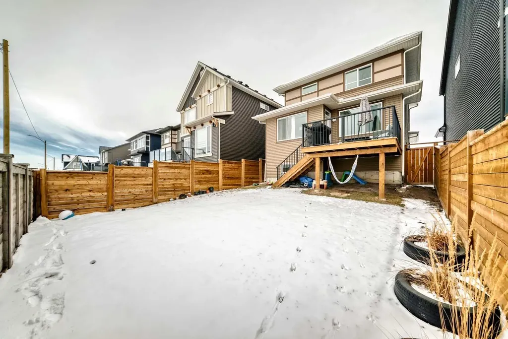 464 Lawthorn Way SE Airdrie AB T4A 3M8