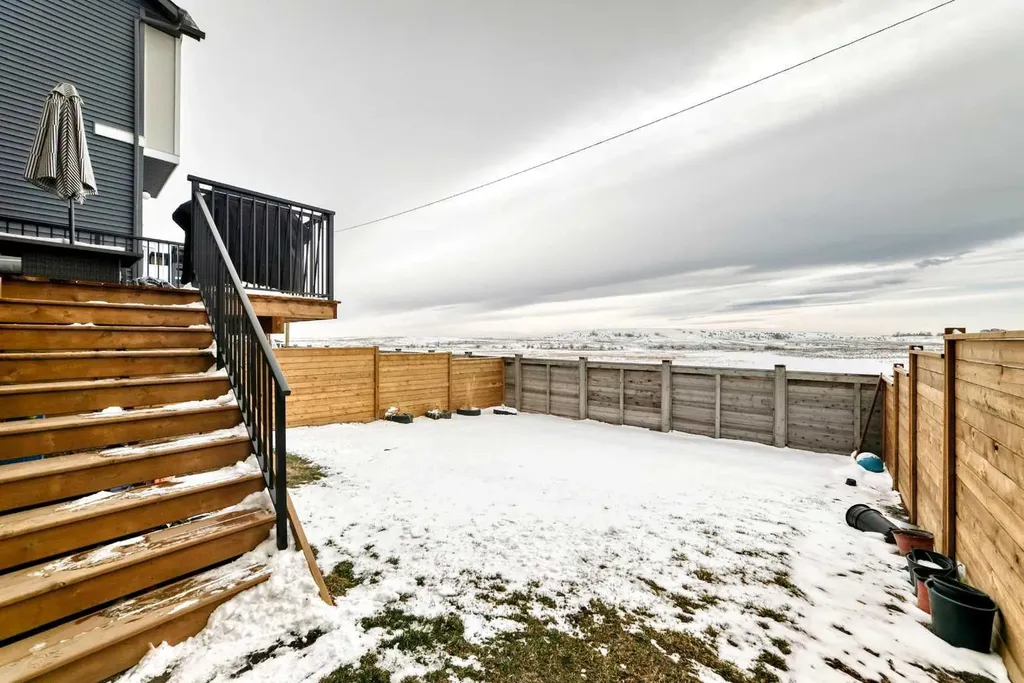 464 Lawthorn Way SE Airdrie AB T4A 3M8