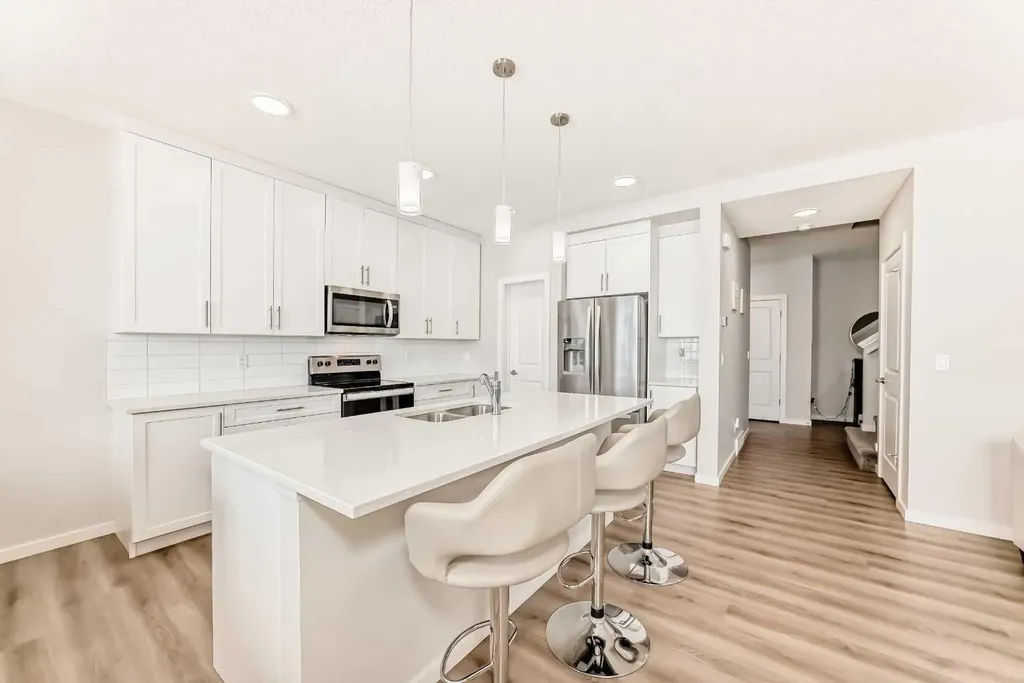 464 Lawthorn Way SE Airdrie AB T4A 3M8