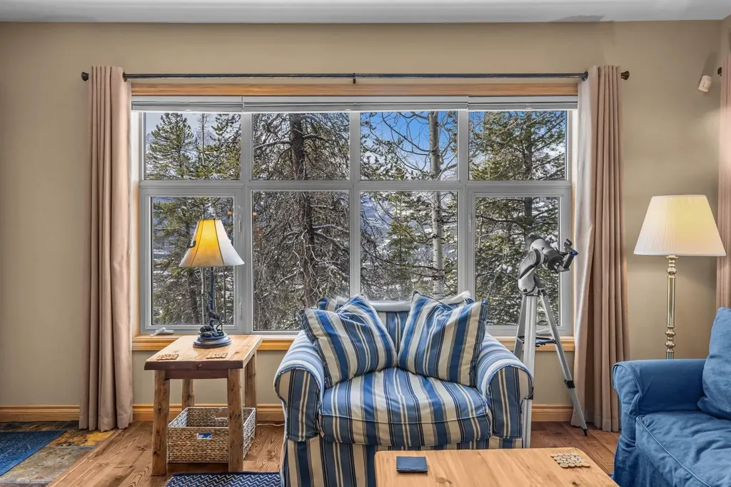 3 Aspen Glen Canmore AB T1W 1A6