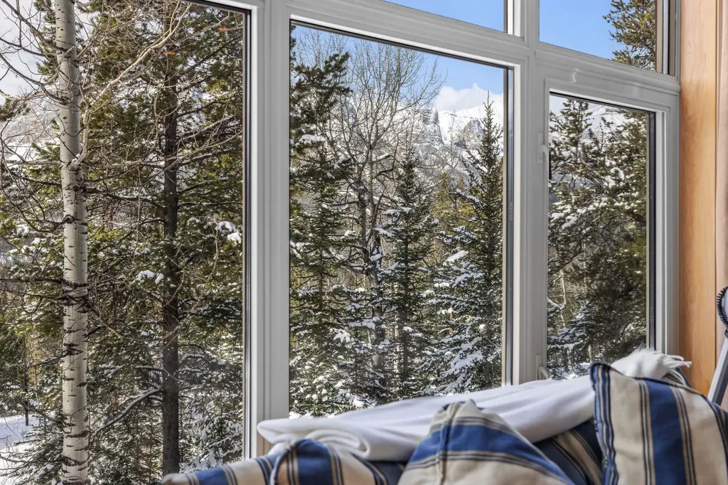 3 Aspen Glen Canmore AB T1W 1A6